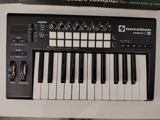 Teclado MIDI Novation Launchkey 25 MK2