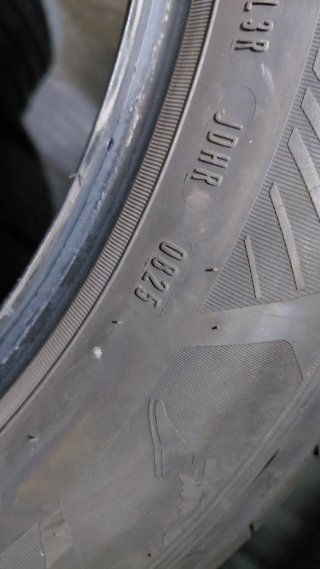 Neumático 215/55/17
