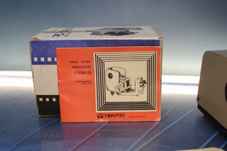 Proyector diapositivas Etude 2c. URSS. En su caja con manual en inglés.