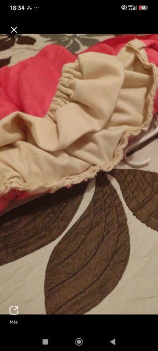 Falda regional bordada rosa y beige