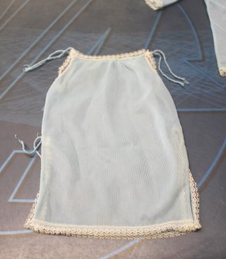 Ropa original Clania (Sirenita). Camisón y bata gasa azul.