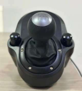 Volante con pedales y palanca Logitech Gaming PS5