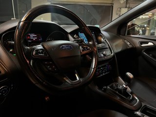 Ford Focus ST LINE