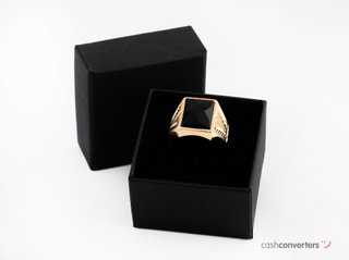 sello oro 18k con piedra con onix