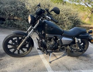 Keeway K-Light Moto Cruiser Negra y Plateada