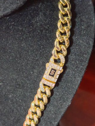 Colgante y pulsera chapado oro con incrustaciones