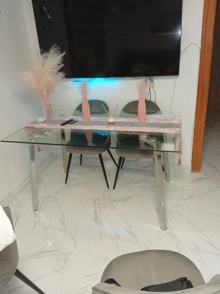 Mesa de cristal y metal