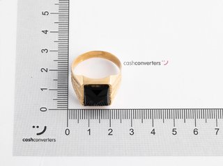 sello oro 18k con piedra con onix