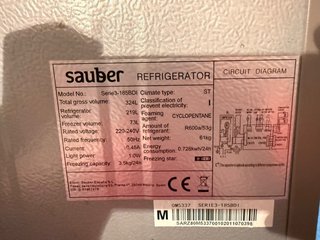 Frigorífico Sauber con dispensador
