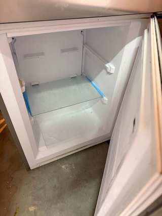 Frigorífico Sauber con dispensador