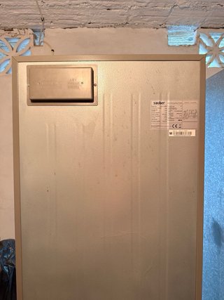 Frigorífico Sauber con dispensador