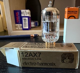 Electro-Harmonix 12AX7EH Gold Pin NUEVA