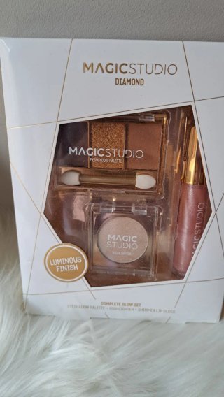 Lote cosmética Magic Studio + neceser de regalo!!