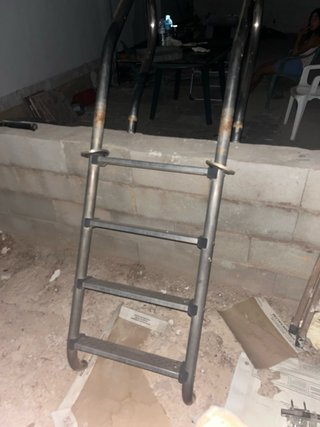 Escalera aluminio 4 peldaños