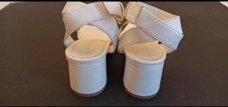 Sandalias blancas tacón transparente