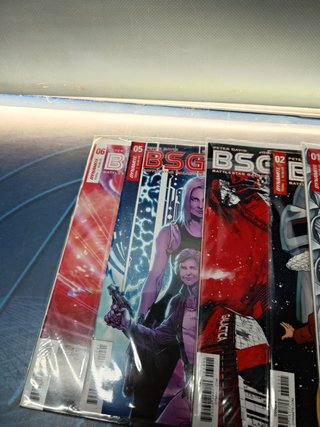 Cómics. Battlestar Galactica vs Battlestar Galactica. BSG vs BSG.
