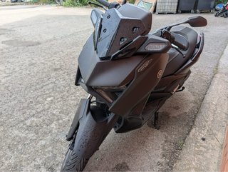 Yamaha XMAX Tech MAX Negra
