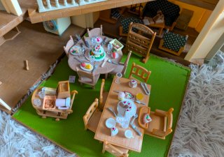 Lote Sylvanian Families: Coche, casas y figuras