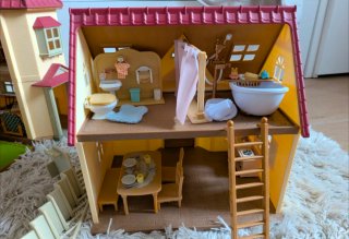 Lote Sylvanian Families: Coche, casas y figuras