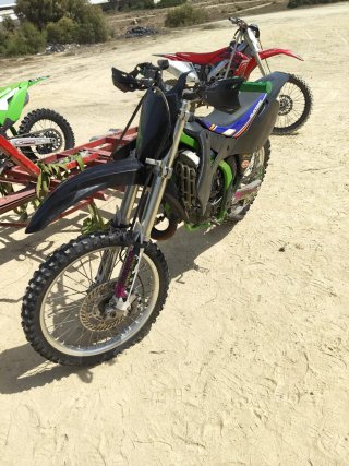 Kawasaki Motocross Negra y Verde