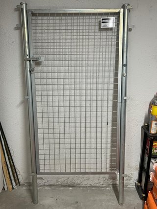 Puerta metálica de malla galvanizada