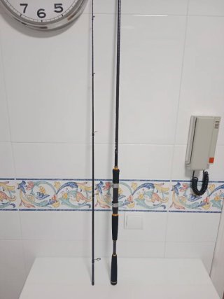 Caña  Daiwa Legalis  45 € y Cinetic Explorer 30€.