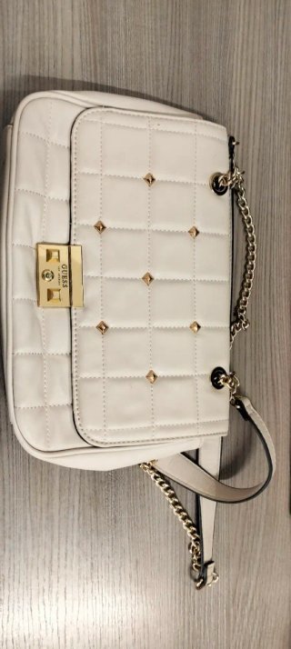Borsa Guess bianca con dettagli oro