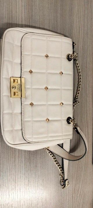 Borsa Guess bianca con dettagli oro