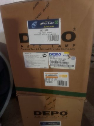 Juego de faros Ford Fiesta 2005-2008 DEPO (derecho