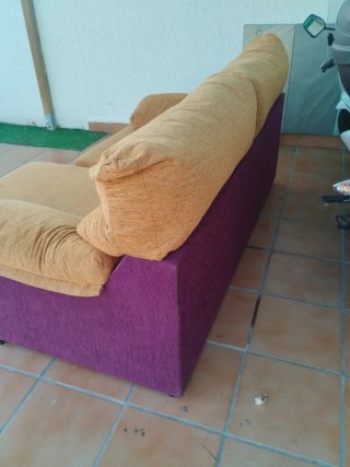 Sofá biplaza naranja y morado