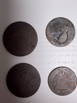 Monedas antiguas con inscripciones
