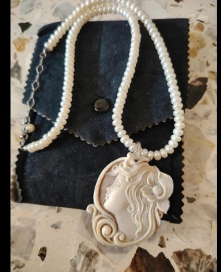 Collana vintage perle con ciondolo cammeo
