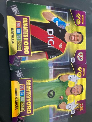 Pack 2 Cromos Panini Guantes de Oro 2025/26
