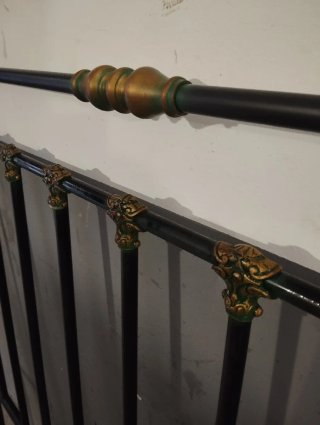 Cabecero antiguo bronce y hierro