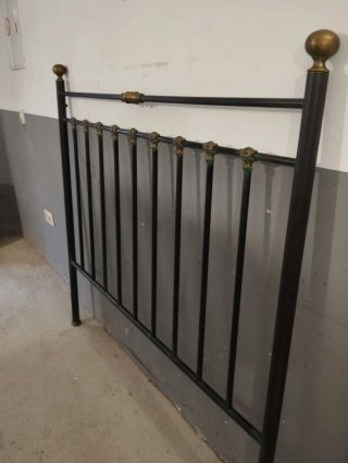 Cabecero antiguo bronce y hierro
