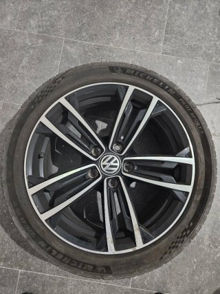 Llanta VW Golf Michelin Pilot Sport 225/45ZR17
