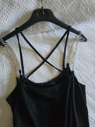 Abito elegante con catene