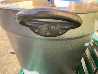 Pentola grande in alluminio con coperchio
