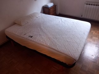 Cama matrimonial con colchón