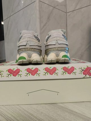 New Balance 9060 Talla 40 Beige/Verde