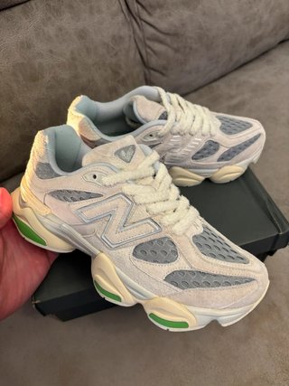 New Balance 9060 Talla 42 Beige/Gris