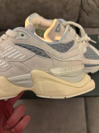 New Balance 9060 Talla 42 Beige/Gris