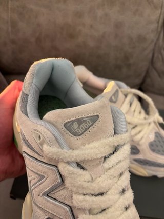 New Balance 9060 Talla 42 Beige/Gris