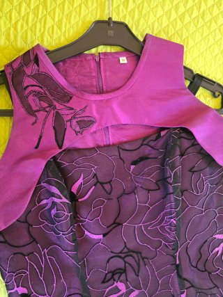 Abito da cerimonia viola con rose