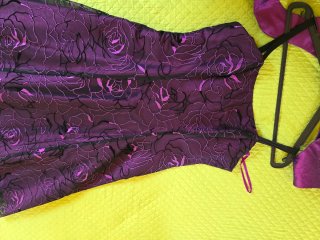 Abito da cerimonia viola con rose