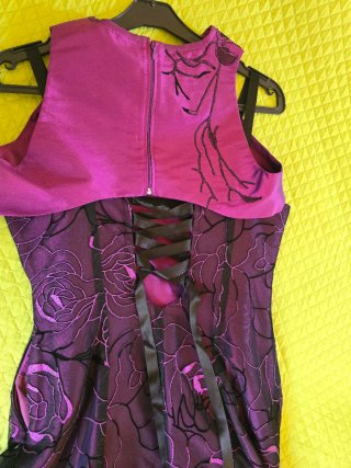 Abito da cerimonia viola con rose