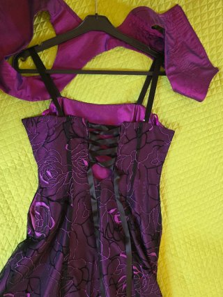 Abito da cerimonia viola con rose