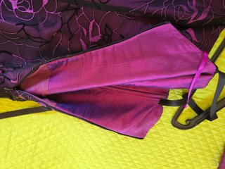 Abito da cerimonia viola con rose