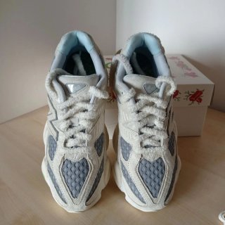 New Balance 9060 Talla 40 Gris Blanco