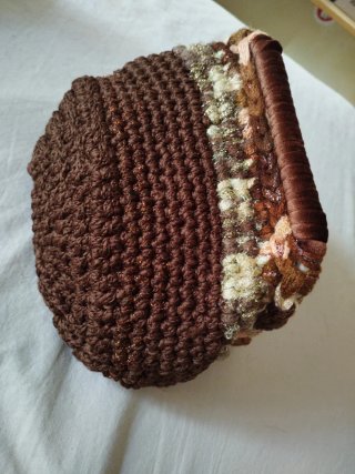 Pochette marrone con dettagli oro e argento